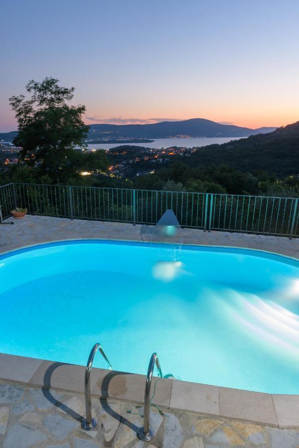 Sunset Holiday Home 티바트 외부 사진